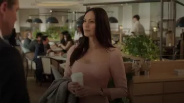 Alex Perry Carey Robe midi portée par Samantha (Rachelle Goulding) comme on le voit dans Suits LA (S01E07)
