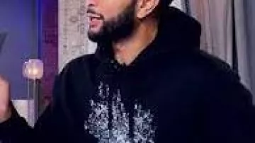 Sudadera con capucha bordada negra de Self - Coach (John Legend) en La Voz (S27E18)