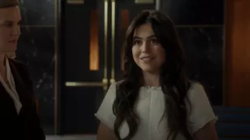 Cinq a Sept Nova Cotton Boucle Plisado Mini Vestido usado por Leah (Alice Lee) como se ve en Suits LA (S01E10)