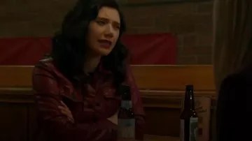 Veste courte en similicuir Joe portée par Violet Mikami (Hanako Greensmith) comme on le voit dans Chicago Fire (S13E15)