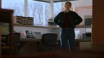Blouson aviateur à carreaux Vince Shadow en Juniper porté par Stella Kidd (Miranda Rae Mayo) comme on le voit dans Chicago Fire (S13E18)