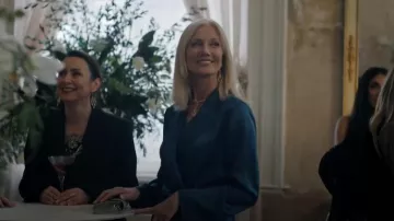 Chaqueta Joubert de satén de seda Joseph usada por Sophie Ellis (Joely Richardson) como se ve en Surface (S02E06)