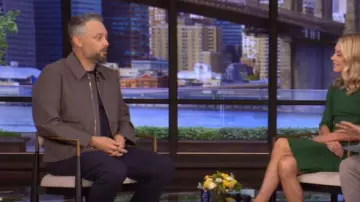 Veste zippée en laine grise Paul Smith portée par Nate Bargatze comme on le voit dans LIVE with Kelly and Mark le 6 mai 2025