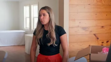 Lululemon Swiftly Tech Short-Sleeve Shirt 2.0 Hip Length worn by Mia Blanchard as seen in Gypsy Rose: Life After Lock Up (S02E06)