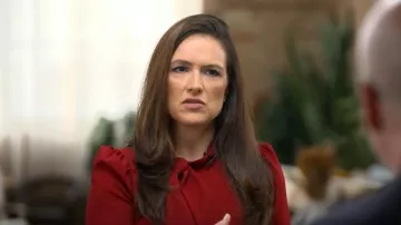 Maggy London Robe midi à manches courtes portée par Nikki Battiste comme on le voit dans CBS Mornings le 6 mai 2025