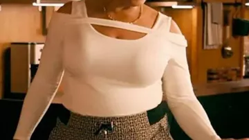 Pull à épaules dénudées découpé de Robyn McCall (Queen Latifah) dans The Equalizer (S05)