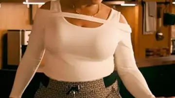 Cutout Off Shoulder Sweater of Robyn McCall (Queen Latifah) in The Equalizer (S05)