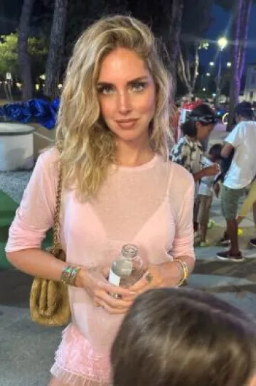 Bottega Veneta Teen Lauren 1980 worn by Chiara Ferragni on her Instagram on July 22, 2024