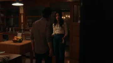 Jeans Khaite Danielle portés par Amber Braeburn (Abigail Spencer) comme on le voit dans 9-1-1 (S08E10)