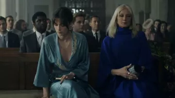 Taller Marmo El Sol Canted Crepe Kaftan usado por Joely Richardson como se ve en Surface (S02E08)