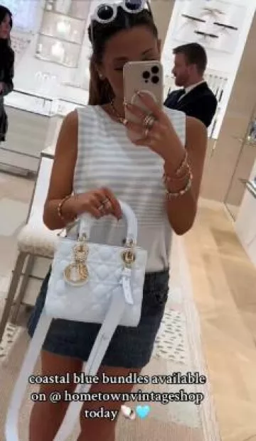 Lunettes de soleil rondes vintage Chanel W2C portées par Gabi Demartino sur son Tiktok le 7 mai 2025