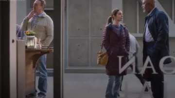 Bolso bandolera Slouchy Scout de Free People usado por Jules Millin (Adelaide Kane) como se ve en Grey's Anatomy (T21E16)