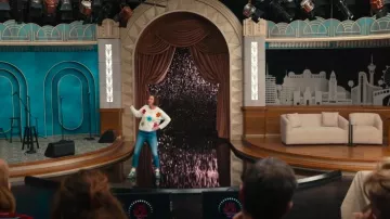 Mother Denim The Insider Crop Step Fray In Out Of The Blue worn by Dance Mom (Julianne Nicholson) as seen in Hacks (S04E05)