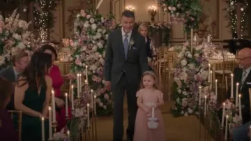 A Little Lacey Serenade Girls Dusty Rose Lace Dress portée par Luna Wilson comme on le voit dans Grey’s Anatomy (S21E17)