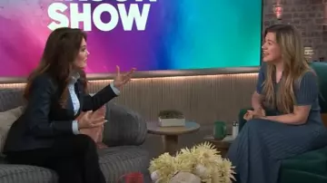 Akris punto Blazer boyfriend métallisé Night Sky porté par Lisa Vanderpump tel que vu dans The Kelly Clarkson Show le 8 mai 2025