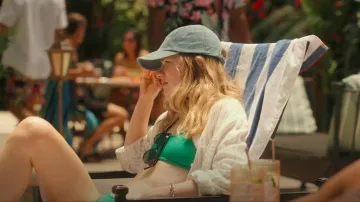 Gorra de béisbol de mezclilla Ralph Lauren Indigo usada por Danielle Simms (Willa Fitzgerald) como se ve en PULSE (S01E07)