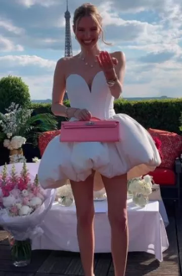 Hermès Swift Kelly Cut Clutch worn by Leonie Hanne on her Instagram Reels on May 12, 2025