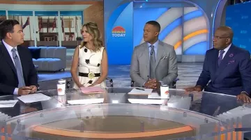 Ceinture à boucle florale en cuir Cynthia Rowley portée par Savannah Guthrie, comme on le voit dans Today le 8 mai 2025