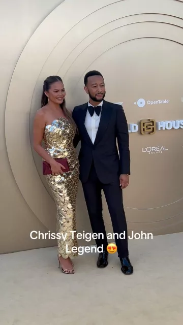 Bague double articulation Jacquie Aiche portée par Chrissy Teigen au gala Gold House le 10 mai 2025