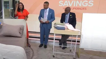 Vestido midi plisado de ramio Sea Zora usado por Makho Ndlovu como se ve en Hoy el 12 de mayo de 2025