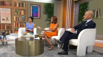 Karen Millen Robe crayon midi sur mesure compacte extensible et ceinturée portée par Gayle King, comme on le voit dans CBS Mornings le 7 mai 2025