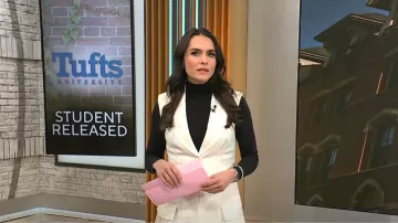 Sandro Carine Robe portée par Lilia Luciano vue dans CBS Mornings le 12 mai 2025