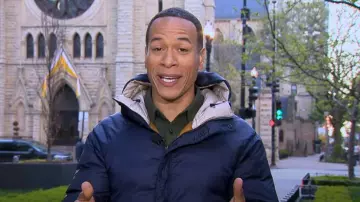 Canada Goose Black Label Legacy Veste en duvet réversible portée par Alex Perez comme on le voit dans Good Morning America le 9 mai 2025