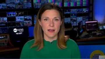 Pull festonné Boden Imi porté par Maggie Rulli comme on le voit dans Good Morning America le 13 mai 2025