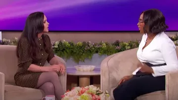 Alessandra Rich Blusa de lunares con cuello usada por Christina Ricci como se ve en The Jennifer Hudson Show el 1 de mayo de 2025