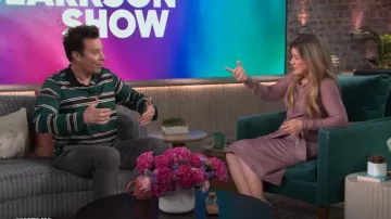 Top de manga 3/4 con cuello de barco Lawrence Zarian de Beautiful usado por Kelly Clarkson como se vio en The Kelly Clarkson Show el 12 de mayo de 2025