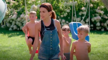 American Eagle Overall Shorts worn by Hilaria Baldwin as seen in The Baldwins (S01E08)