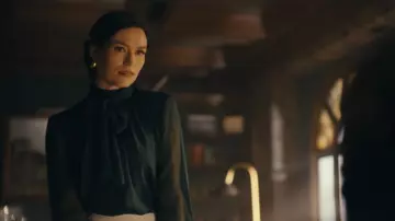 Frame Long-Sleeve Silk Bow Blouse worn by Irene (Whoopie Van Raam) as seen in Watson (S01E08)
