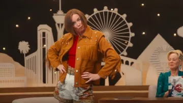 Veronica Beard Hobbes Printed Belted Linen Shorts worn by Dance Mom (Julianne Nicholson) as seen in Hacks (S04E07)