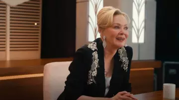Cinq A Sept Ivy Kylie Blazer worn by Deborah Vance (Jean Smart) as seen in Hacks (S04E07)