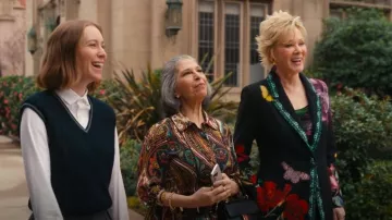 Alice + Olivia Bret Long Blazer In In The Wind Floral worn by Deborah Vance (Jean Smart) as seen in Hacks (S04E07)