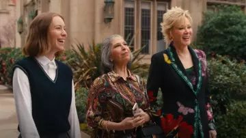 Alice + Olivia Bret Long Blazer In In The Wind Floral worn by Deborah Vance (Jean Smart) as seen in Hacks (S04E07)