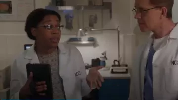 Veronica Beard Dree Striped Jersey Muscle Tee worn by Kasie Hines (Diona Reasonover) as seen in NCIS (S22E18)