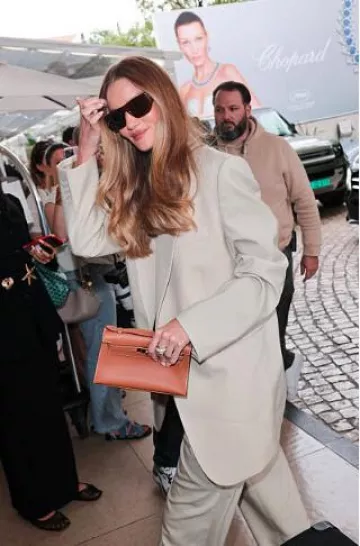 Hermes Kelly Pochette Gold Swift Gold Hardware worn by Rosie Huntington-Whiteley in Cannes on May 16, 2025