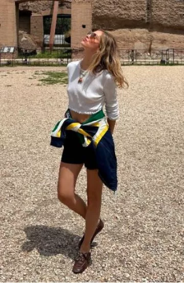 Zara Bermuda Shorts with Belt Loop worn by Chiara Ferragni on her Instagram Story on May 17, 2025