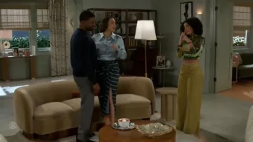 Akira Give It To Me Low Rise Denim Pant worn by Eva Thomas (Ambyr Michelle) as seen in Beyond the Gates (S01E44)
