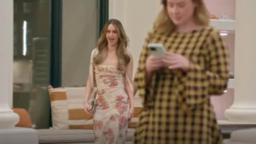 Vestido lencero de tirantes con lazo floral blanco de Free People usado por Mikayla Matthews como se ve en Las vidas secretas de las esposas mormonas (T02E06)
