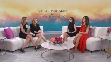 Mini robe sacoche Alexander McQueen portée par Natalie Portman comme on le voit dans Today with Jenna & Friends le 20 mai 2025