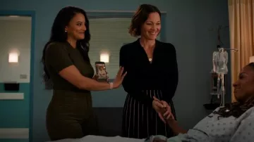 Mujer Free People Jayde Cord Flare usada por Lacey Quinn (Gabrielle Walsh) como se ve en Found (T02E21)