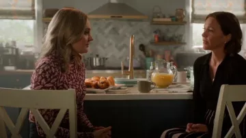 Madewell Long-Sleeve Mockneck Tee In Floral worn by Taylor Reed (Callie McClincy) as seen in Found (S02E21)