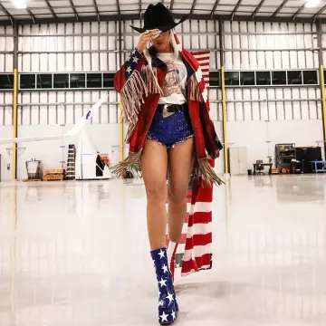 Coachella 2024 Fringe Jacket of Beyoncé on the Instagram account @beyonce