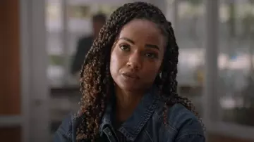 Rag and Bone Featherweight Lara Denim Jacket worn by Nyla Harper (Mekia Cox) as seen in The Rookie (S07E13)
