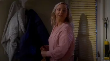 Madewell Augustus Cableknit V-Neck Sweater worn by Becky Conner-Healy (Lecy Goranson) as seen in The Conners (S07E05)