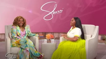 Pantalones Kobi Halperin Loretta usados por Mona Scott-Young como se ve en Sherri el 20 de mayo de 2025