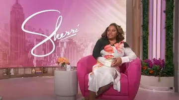 Alice + Olivia Floral-print Satin Skirt worn by Sherri Shepherd as seen in Sherri on May 21, 2025