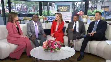 Ann Taylor The Wide-Leg Pant in Crinkle Crepe Burnt Mauve worn by Chloe Melas as seen in Today on May 22, 2025